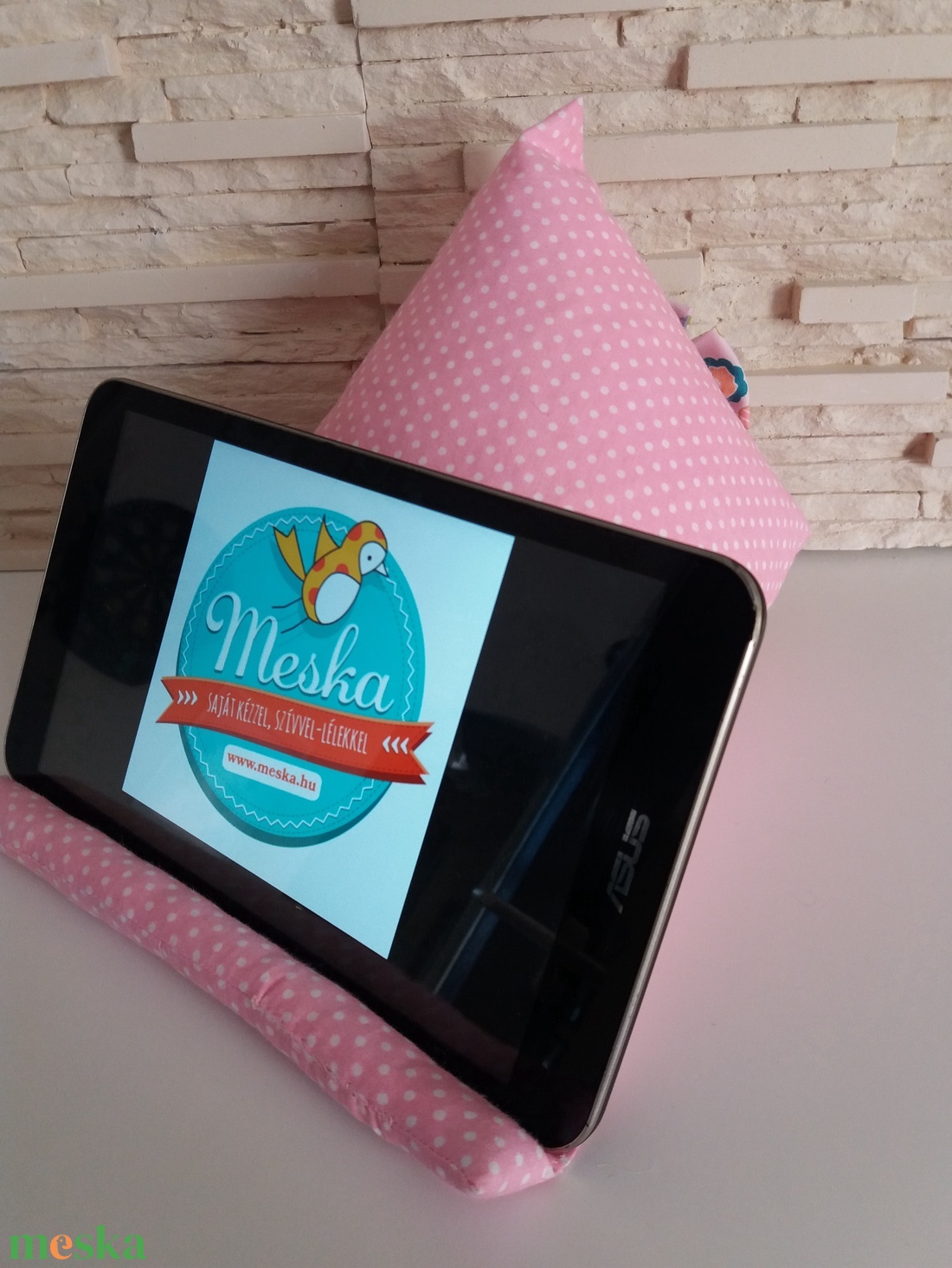 Tablet, telefon és kütyütartó párna - rózsaszín, pöttyös - otthon & életmód - tárolás & rendszerezés - íróasztali tároló - Meska.hu