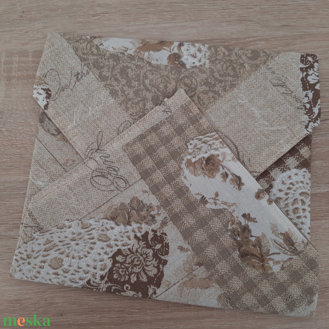 Újraszalvéta tépőzárral, romantikus mintával barna színárnyalatban - otthon & életmód - konyhafelszerelés, tálalás - konyhai textil - szalvéta - Meska.hu