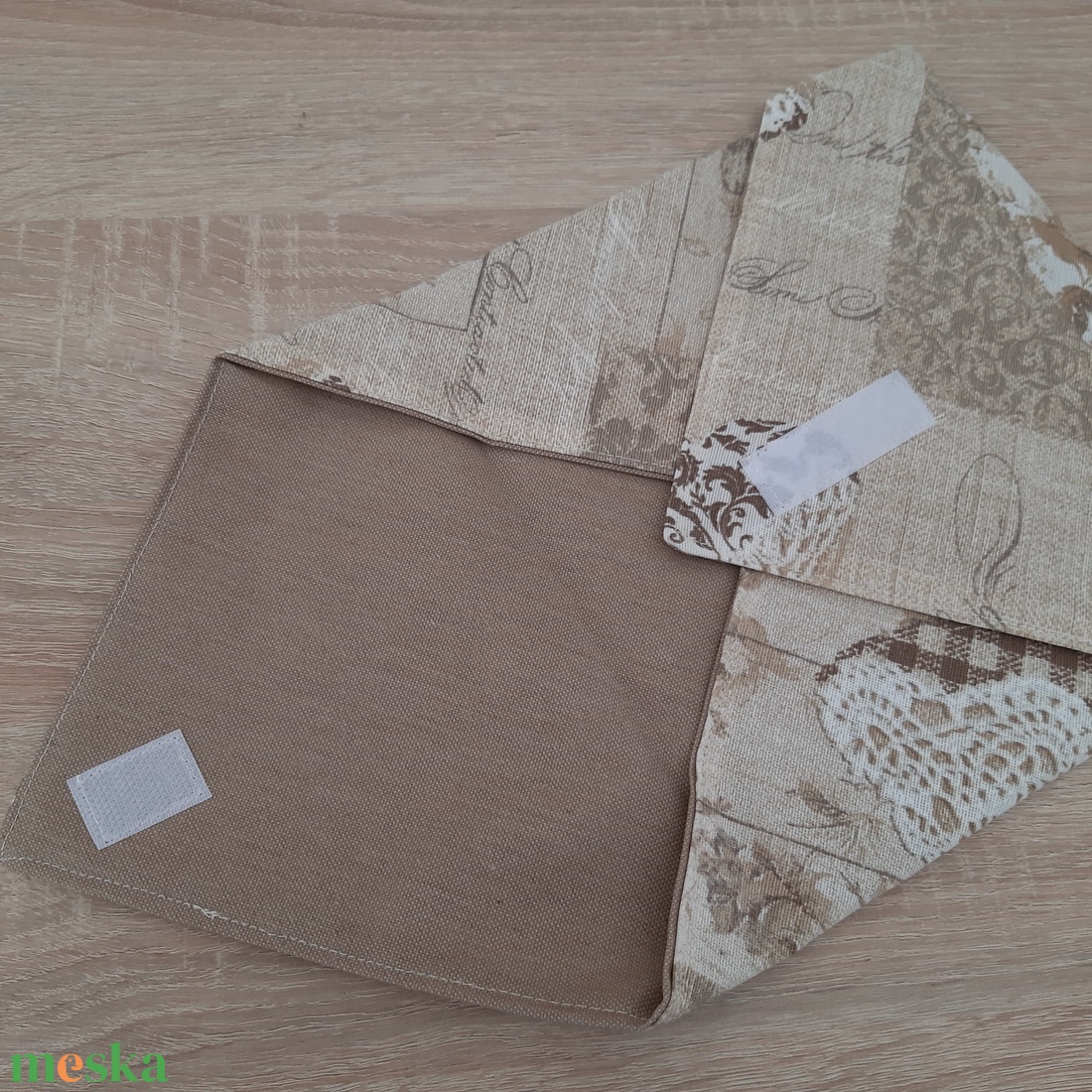 Újraszalvéta tépőzárral, romantikus mintával barna színárnyalatban - otthon & életmód - konyhafelszerelés, tálalás - konyhai textil - szalvéta - Meska.hu