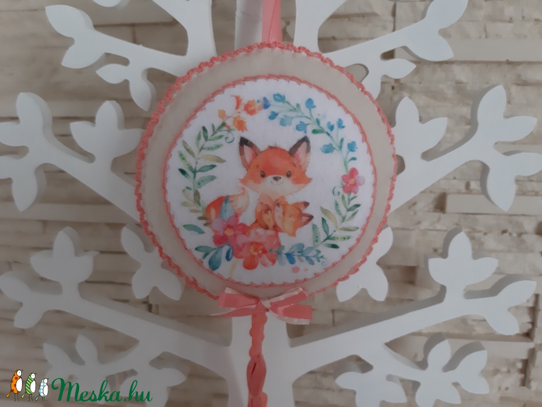 Puha filc dekoráció - róka mama kisrókával, barack színvilágban - otthon & életmód - dekoráció - fali és függő dekoráció - falra akasztható dekor - Meska.hu Puha filc dekoráció - róka mama kisrókával, barack színvilágban - otthon & életmód - dekoráció - fali és függő dekoráció - falra akasztható dekor - Meska.hu