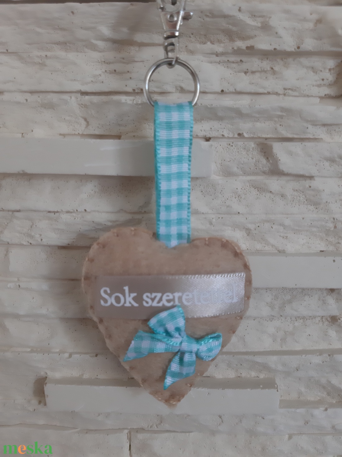 Filc mini szívecske kulcstartó barna és kék színárnyalatokban, felirattal - táska & tok - kulcstartó & táskadísz - kulcstartó - Meska.hu Filc mini szívecske kulcstartó barna és kék színárnyalatokban, felirattal - táska & tok - kulcstartó & táskadísz - kulcstartó - Meska.hu