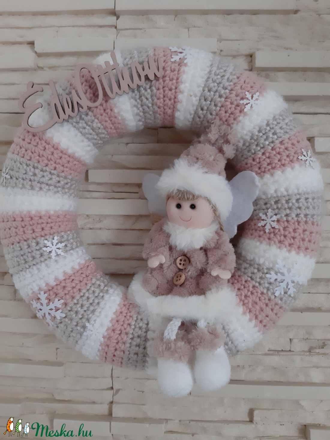 Téli, horgolt kopogtató pasztell színekben - rózsaszín, angyalkás - otthon & életmód - dekoráció - ajtó- és ablak dekoráció - ajtódísz & kopogtató - Meska.hu