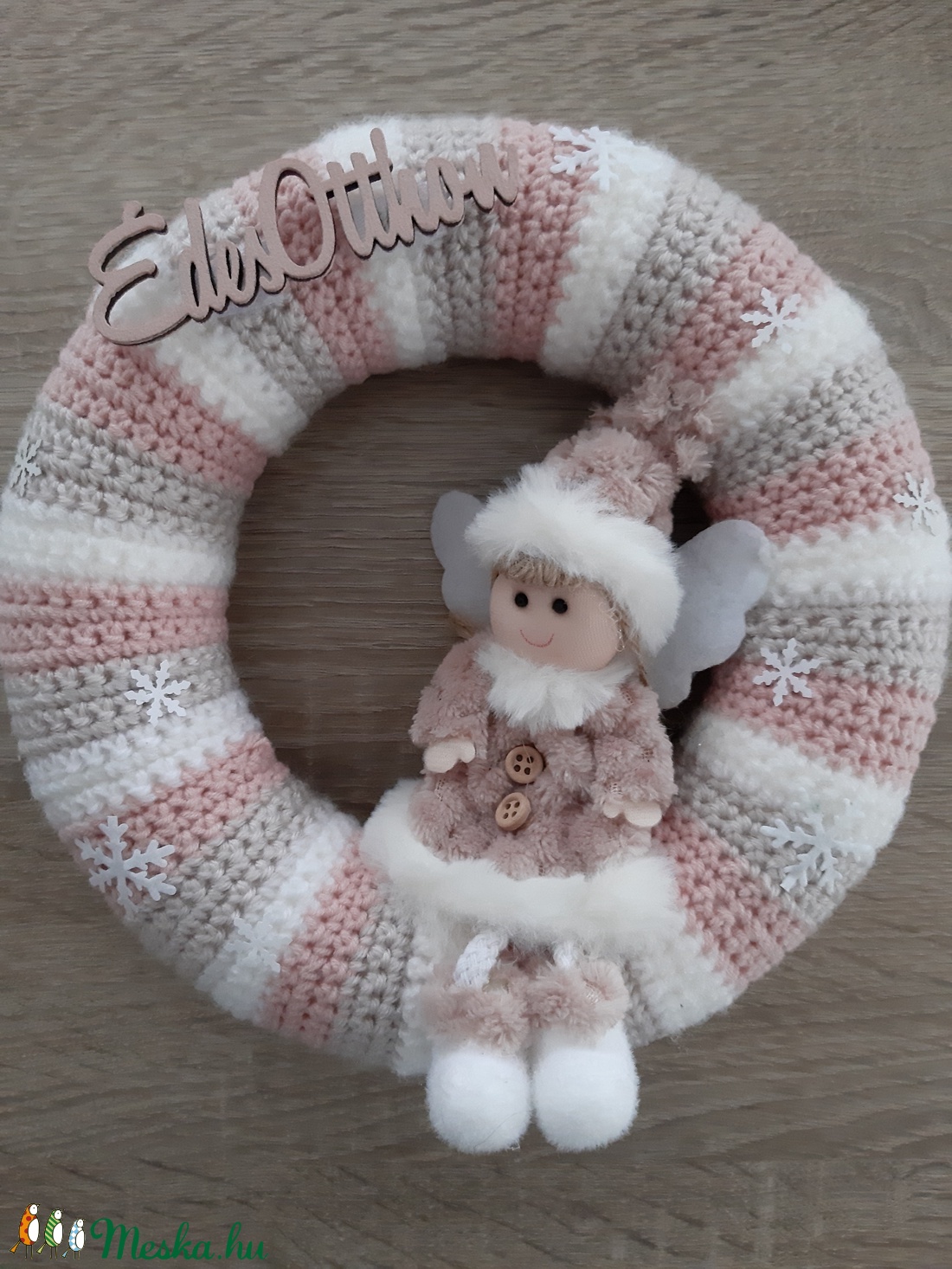 Téli, horgolt kopogtató pasztell színekben - rózsaszín, angyalkás - otthon & életmód - dekoráció - ajtó- és ablak dekoráció - ajtódísz & kopogtató - Meska.hu