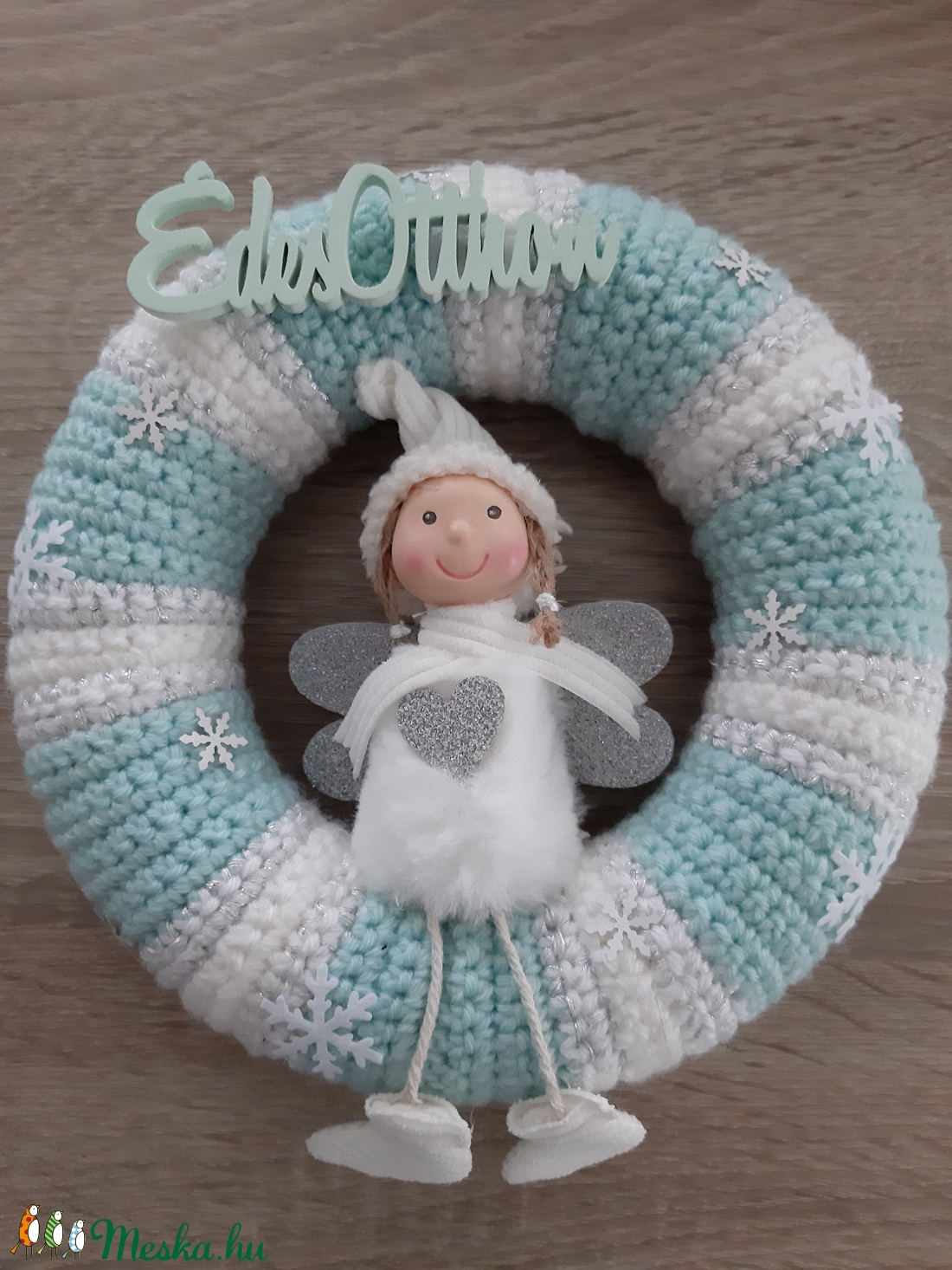 Téli, horgolt kopogtató pasztell színekben - angyalka menta és ezüst színvilágban - otthon & életmód - dekoráció - ajtó- és ablak dekoráció - ajtódísz & kopogtató - Meska.hu