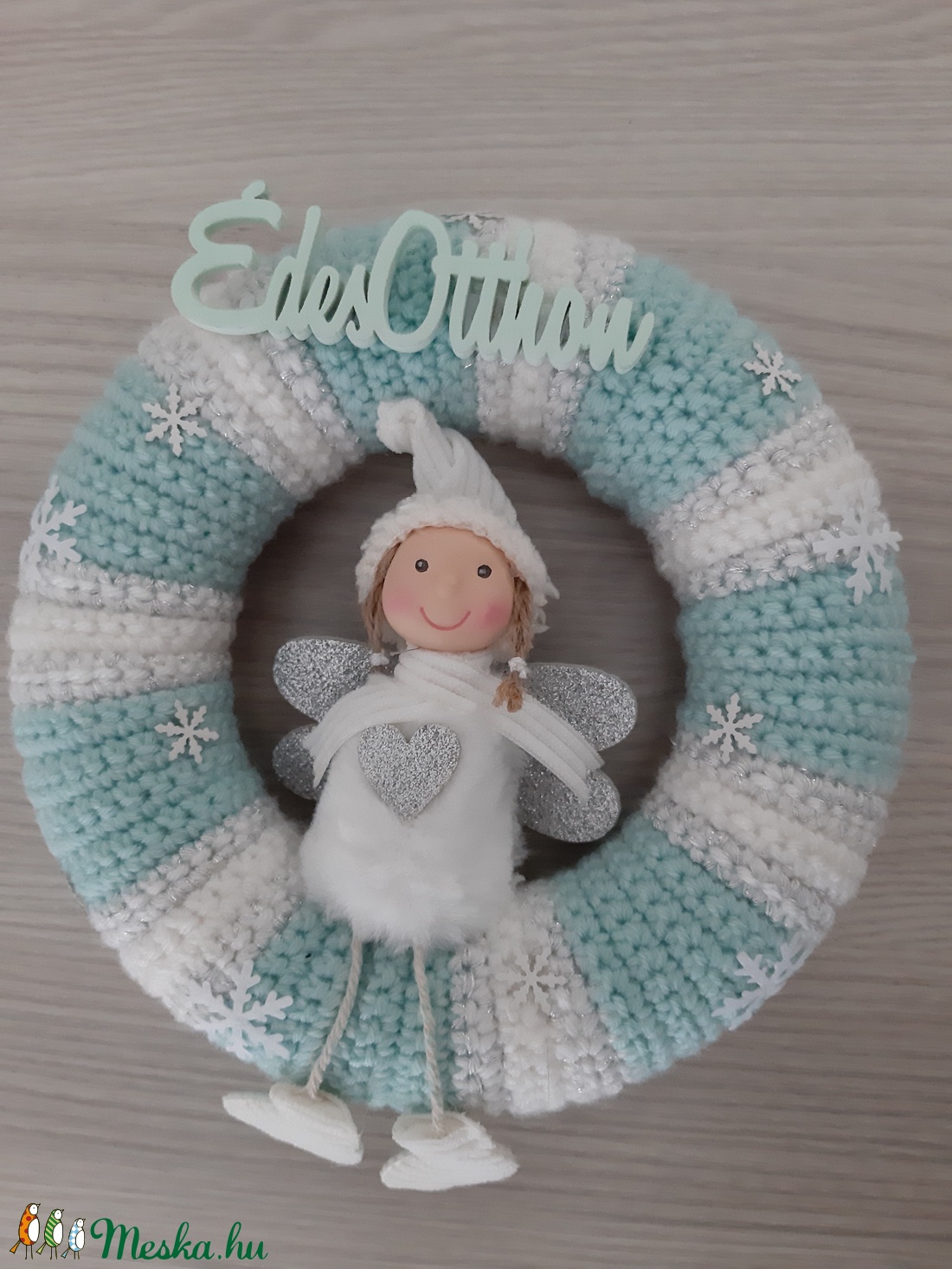 Téli, horgolt kopogtató pasztell színekben - angyalka menta és ezüst színvilágban - otthon & életmód - dekoráció - ajtó- és ablak dekoráció - ajtódísz & kopogtató - Meska.hu