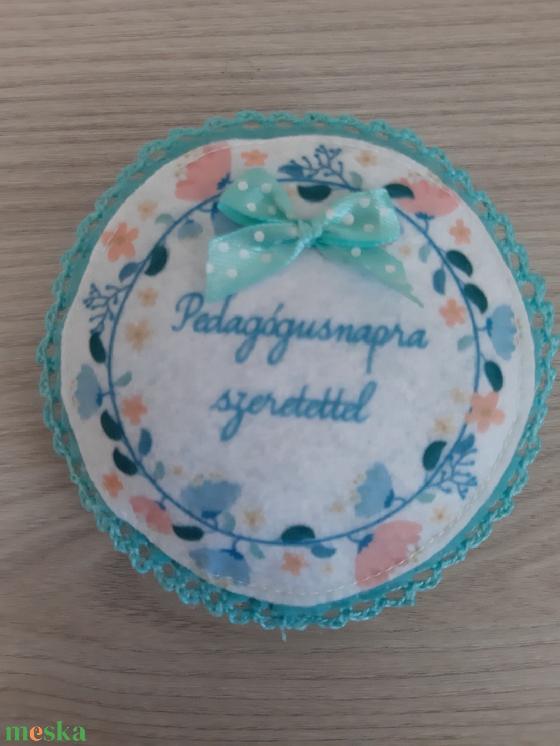 Pedagógusnapi ajándék - filc dísz - otthon & életmód - dekoráció - fali és függő dekoráció - falra akasztható dekor - Meska.hu