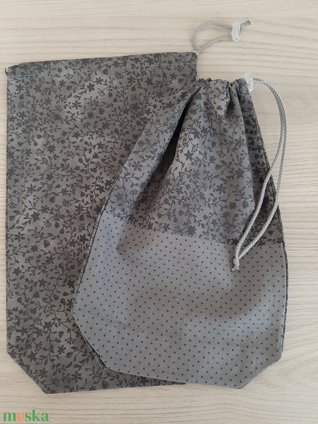 Bármitartó zsákocska szett - virágos, szürke színvilágban - táska & tok - bevásárlás & shopper táska - shopper, textiltáska, szatyor - Meska.hu