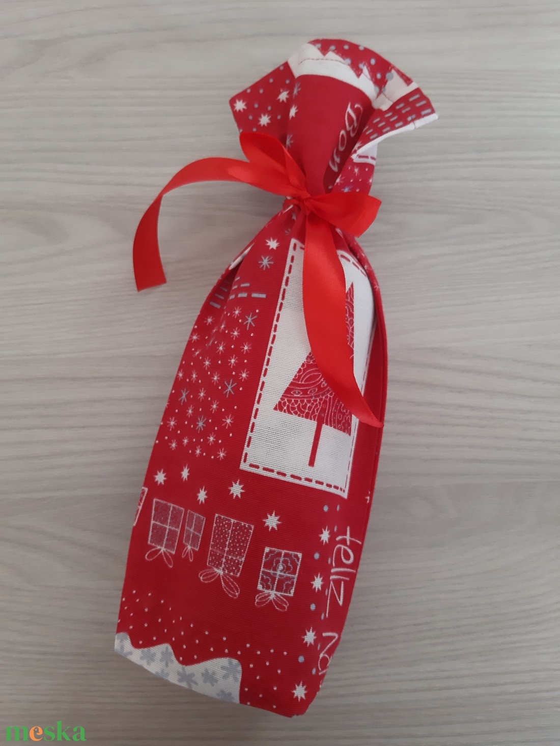 Boros, italos ajándékzsák - piros alapon kari mintás - otthon & életmód - konyhafelszerelés, tálalás - tálalás - bortartó - Meska.hu
