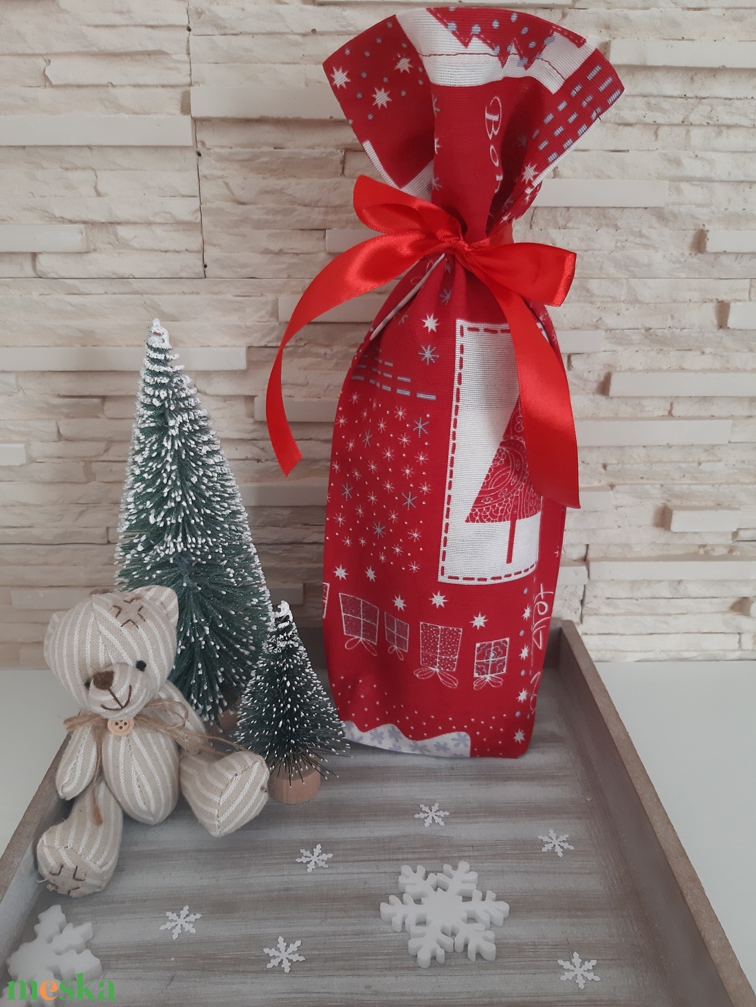 Boros, italos ajándékzsák - piros alapon kari mintás - otthon & életmód - konyhafelszerelés, tálalás - tálalás - bortartó - Meska.hu