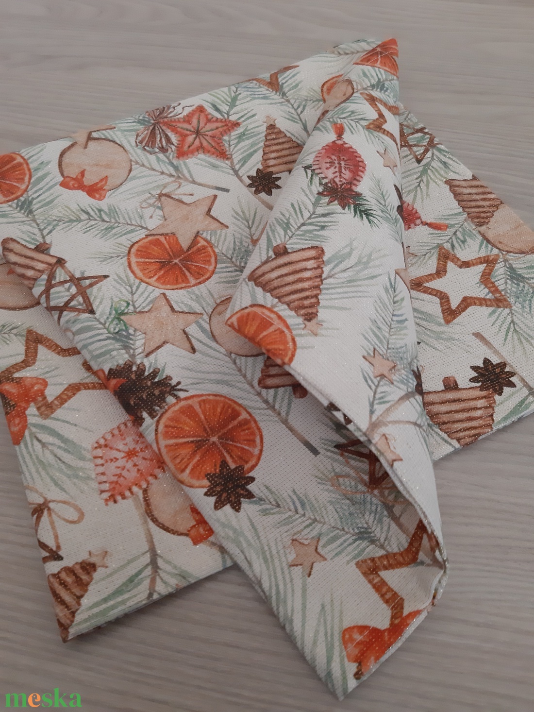 Ünnepi asztalközép, terítő - karácsonyi illatok, arany szállal szőve - otthon & életmód - konyhafelszerelés, tálalás - tálalás - terítő - Meska.hu