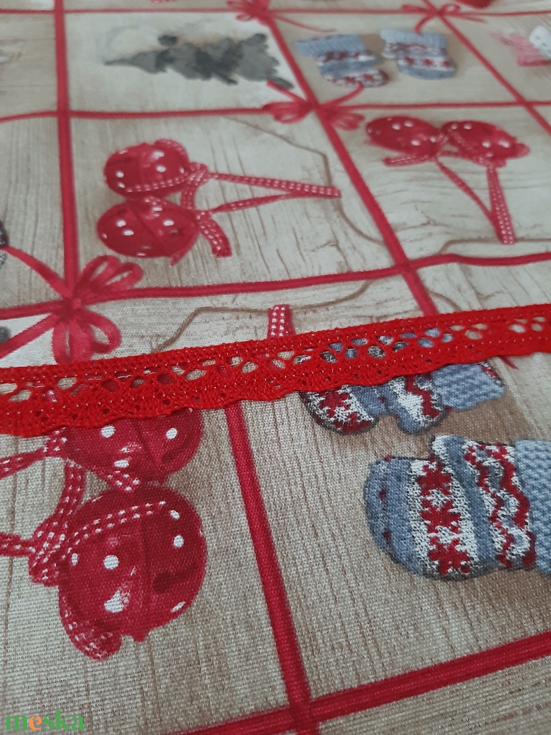 Ünnepi kötény hölgyeknek - szívecskés, natúr és piros színvilágban - otthon & életmód - konyhafelszerelés, tálalás - konyhai textil - kötény - Meska.hu