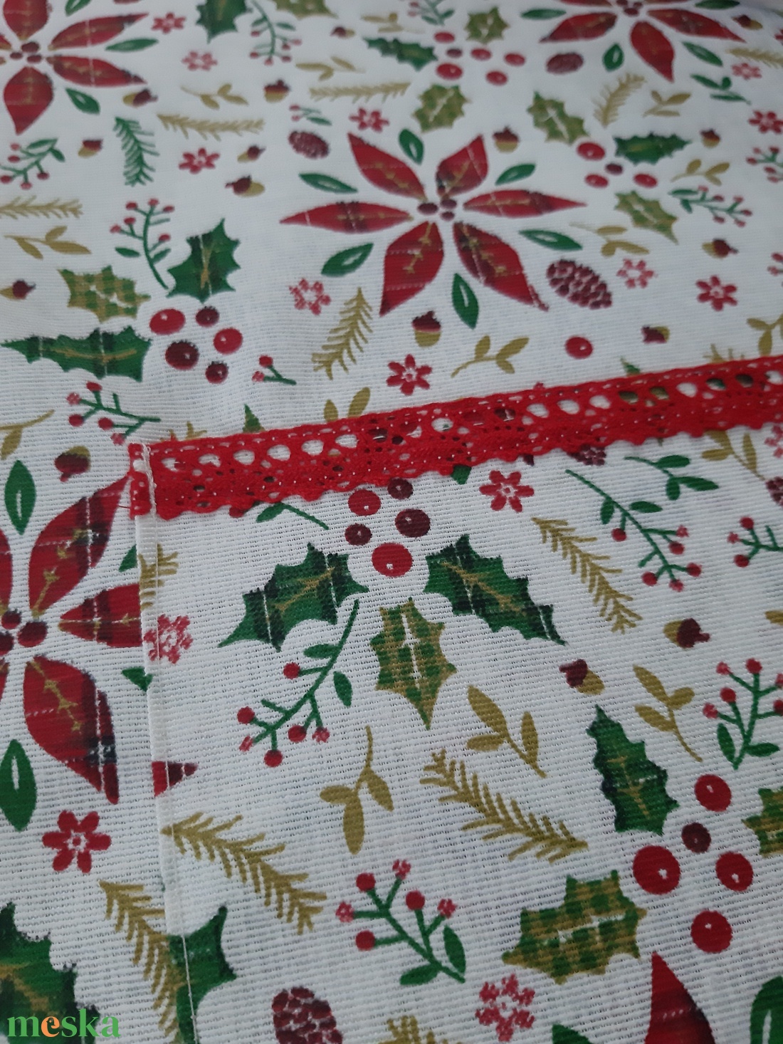 Ünnepi kötény hölgyeknek - mikulásvirág klasszikus ünnepi színvilágban - otthon & életmód - konyhafelszerelés, tálalás - konyhai textil - kötény - Meska.hu