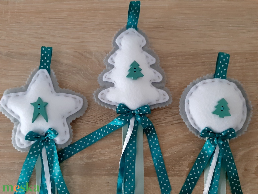 Filc téli trió - türkiz és szürke, fenyőfás szett, pöttyös szalaggal - karácsony - karácsonyi lakásdekoráció - karácsonyfadíszek - Meska.hu