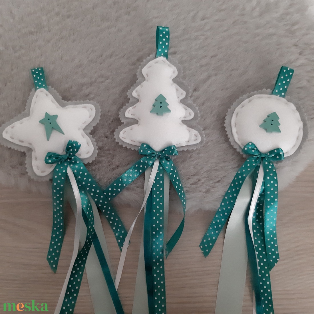 Filc téli trió - türkiz és szürke, fenyőfás szett, pöttyös szalaggal - karácsony - karácsonyi lakásdekoráció - karácsonyfadíszek - Meska.hu