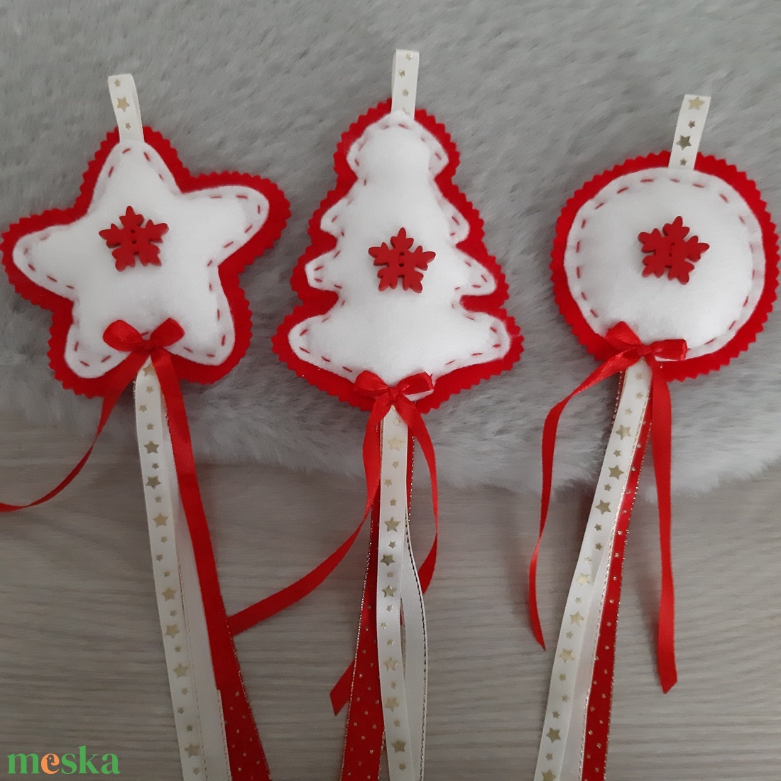 Filc téli trió - fehér-piros, csillagos szett, bézs, arany csillagos szalaggal - karácsony - karácsonyi lakásdekoráció - karácsonyfadíszek - Meska.hu