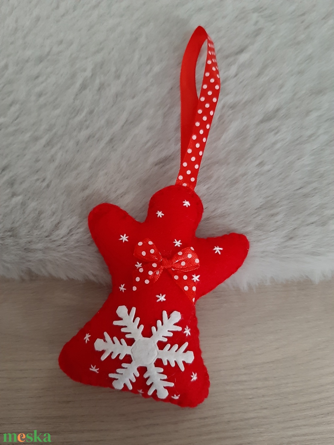 Filc karácsonyfadísz - hópelyhes, piros angyalka - karácsony - karácsonyi lakásdekoráció - karácsonyfadíszek - Meska.hu