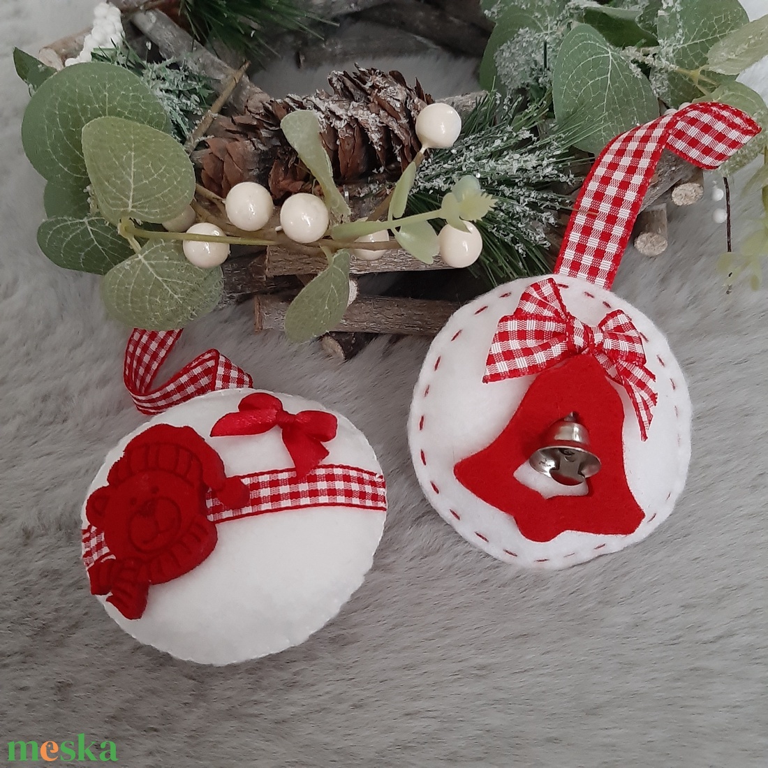 Filc karácsonyi dísz szett - piros kockás, macikás és csengős - karácsony - karácsonyi lakásdekoráció - karácsonyfadíszek - Meska.hu