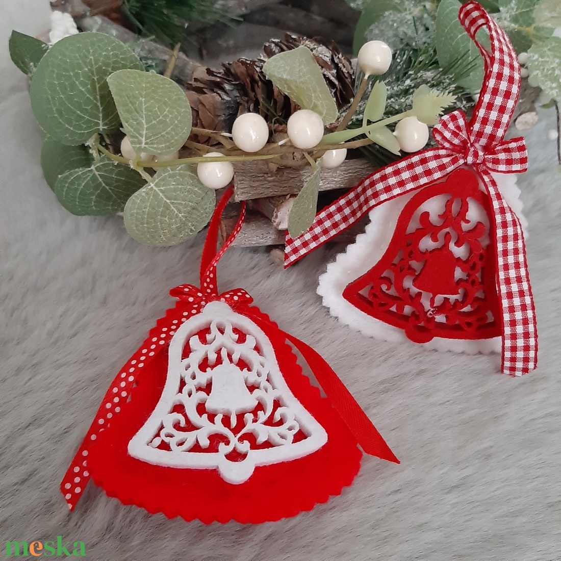 Filc karácsonyi dísz szett - kockás és pöttyös harangok - karácsony - karácsonyi lakásdekoráció - karácsonyfadíszek - Meska.hu
