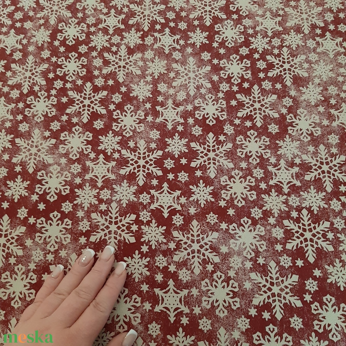 Ünnepi asztalközép, terítő - hópelyhek, bordó alapon - otthon & életmód - konyhafelszerelés, tálalás - tálalás - terítő - Meska.hu