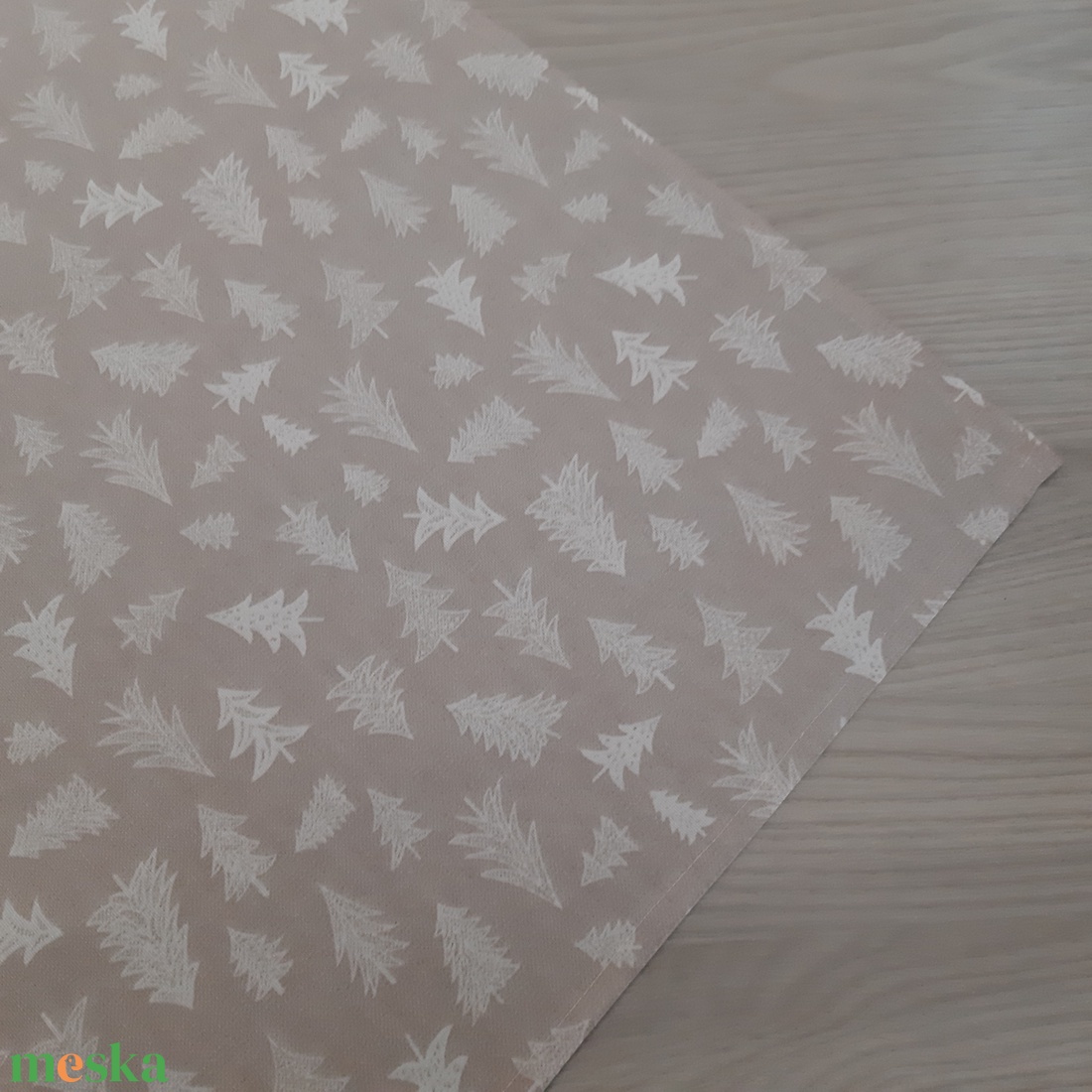 Ünnepi asztalközép, terítő - fehér fenyőerdő, natúr alapon - otthon & életmód - konyhafelszerelés, tálalás - tálalás - terítő - Meska.hu