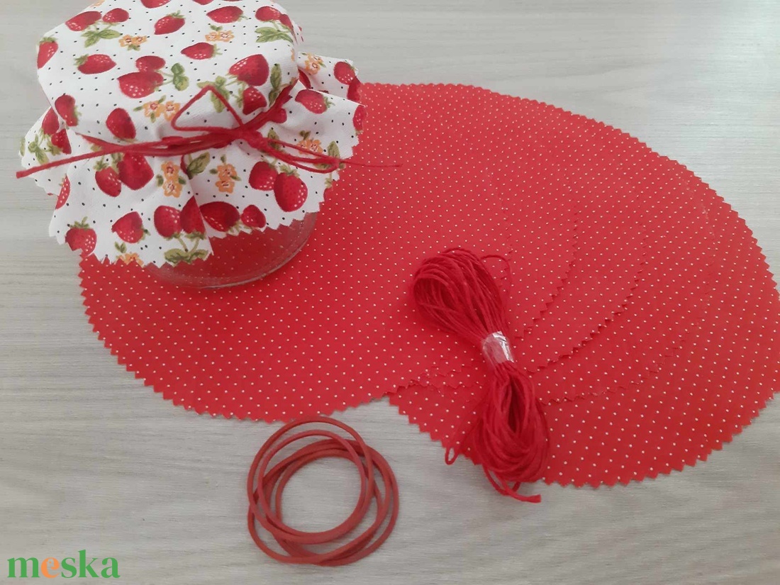 Befőttes tető szett - 5 db-os, piros alapon tűpöttyös (eper) - otthon & életmód - konyhafelszerelés, tálalás - konyhai textil - edényfogó & edényfedő - Meska.hu Befőttes tető szett - 5 db-os, piros alapon tűpöttyös (eper) - otthon & életmód - konyhafelszerelés, tálalás - konyhai textil - edényfogó & edényfedő - Meska.hu