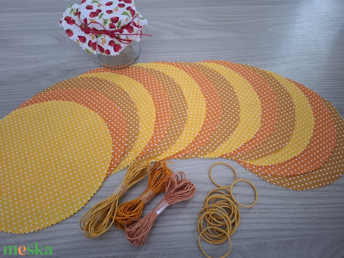 Befőttes tető szett - 15 db-os, sárga pötyis árnyalatok (barack) - otthon & életmód - konyhafelszerelés, tálalás - konyhai textil - edényfogó & edényfedő - Meska.hu