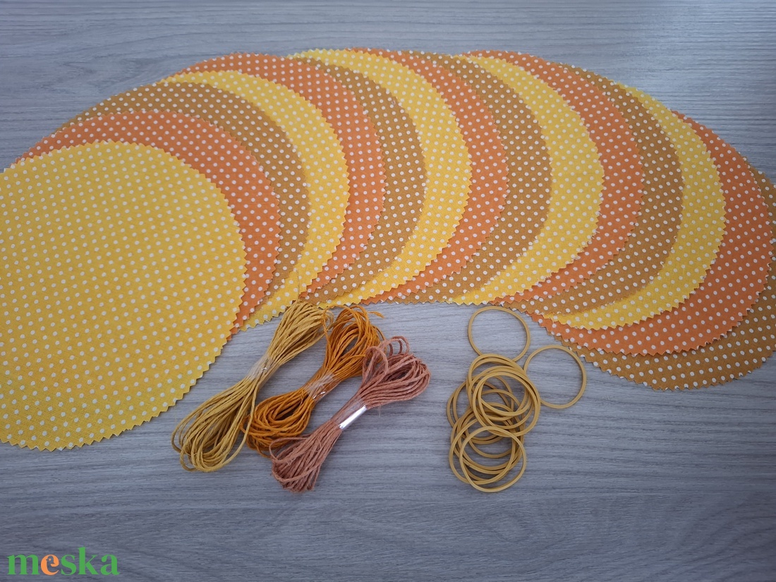 Befőttes tető szett - 15 db-os, sárga pötyis árnyalatok (barack) - otthon & életmód - konyhafelszerelés, tálalás - konyhai textil - edényfogó & edényfedő - Meska.hu