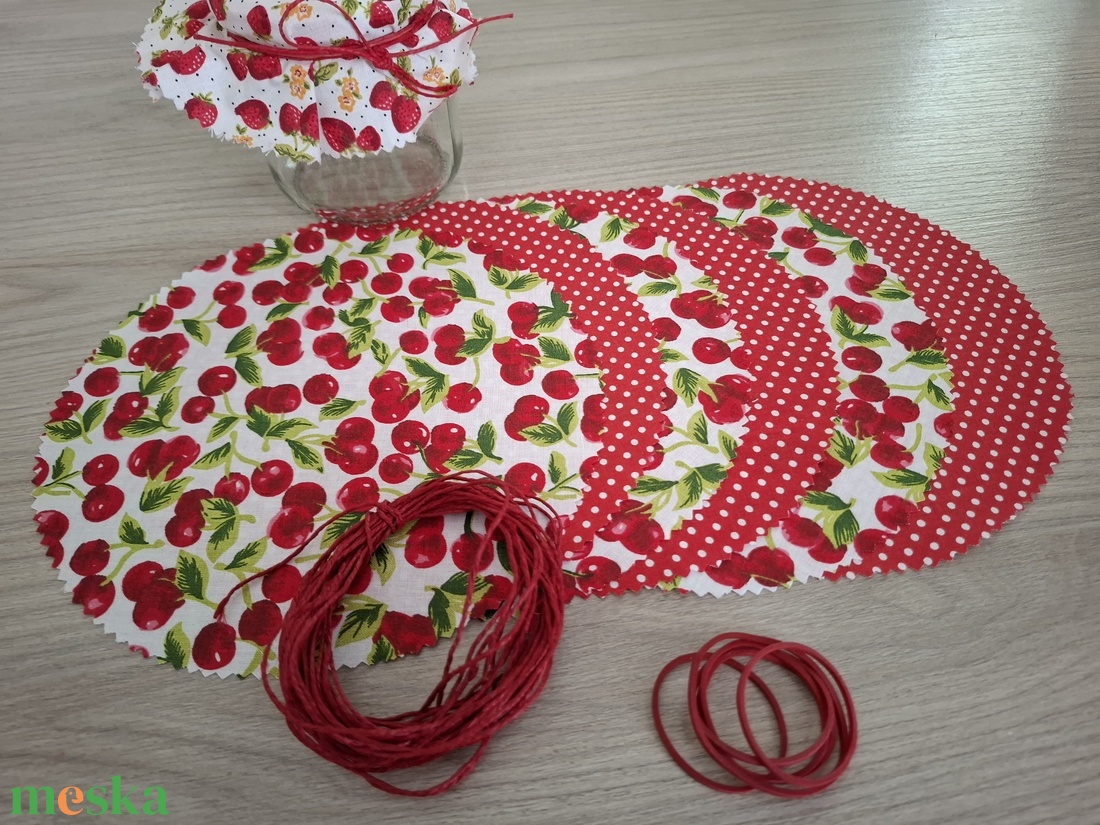 Befőttes tető szett - 6 db-os, meggyes és piros alapon pöttyös variációk (meggy, cseresznye) - otthon & életmód - konyhafelszerelés, tálalás - konyhai textil - edényfogó & edényfedő - Meska.hu