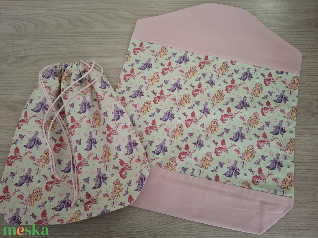 Ovis vagy bölcsis zsák és tornazsák szett csajoknak - My Little Pony, csajos színvilágban - játék & sport - ovis felszerelés - ovis szett (zsák és tornazsák) - Meska.hu Ovis vagy bölcsis zsák és tornazsák szett csajoknak - My Little Pony, csajos színvilágban - játék & sport - ovis felszerelés - ovis szett (zsák és tornazsák) - Meska.hu