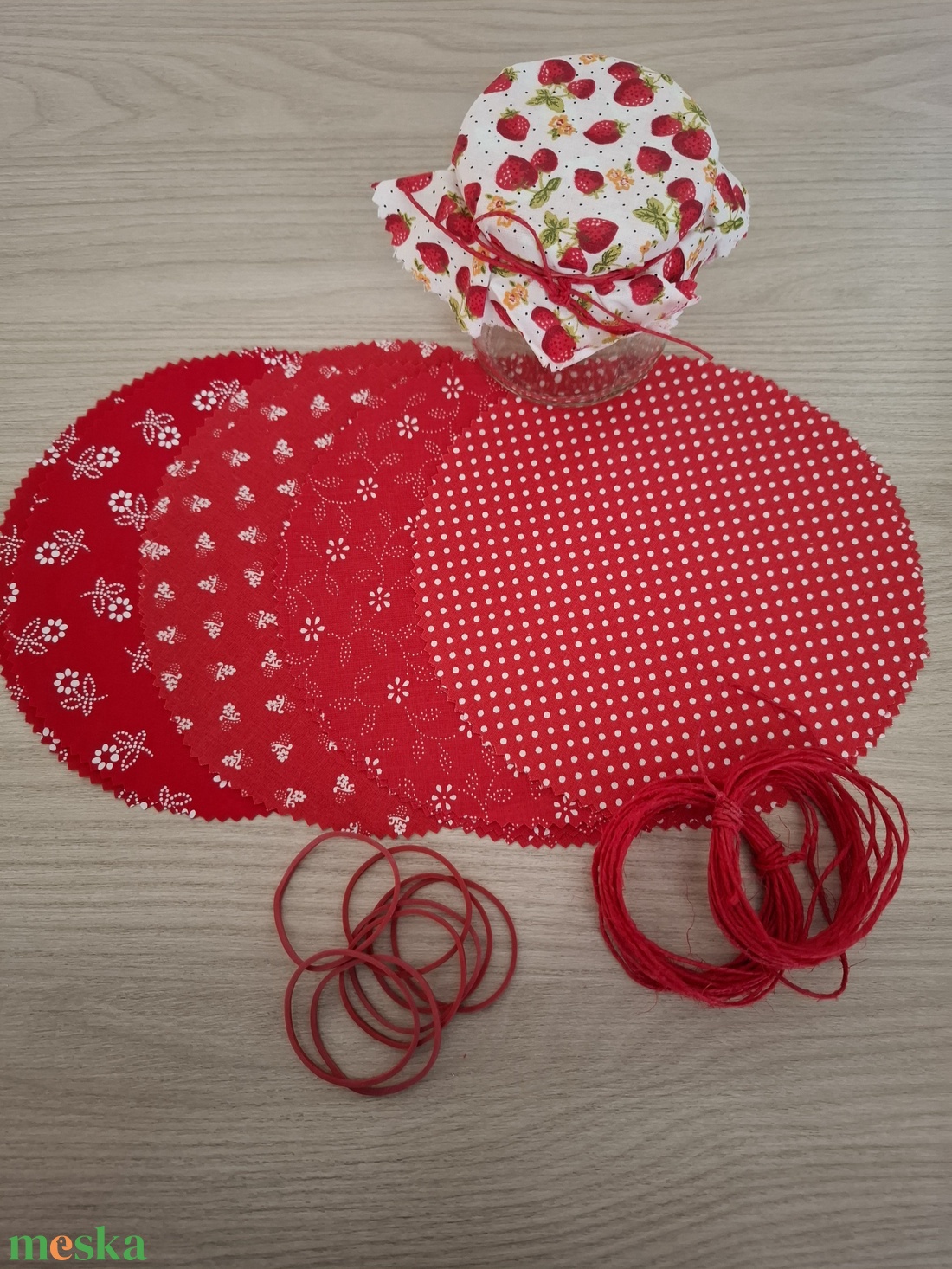Befőttes tető szett - 8 db-os, piros variációk (eper) - otthon & életmód - konyhafelszerelés, tálalás - konyhai textil - edényfogó & edényfedő - Meska.hu Befőttes tető szett - 8 db-os, piros variációk (eper) - otthon & életmód - konyhafelszerelés, tálalás - konyhai textil - edényfogó & edényfedő - Meska.hu