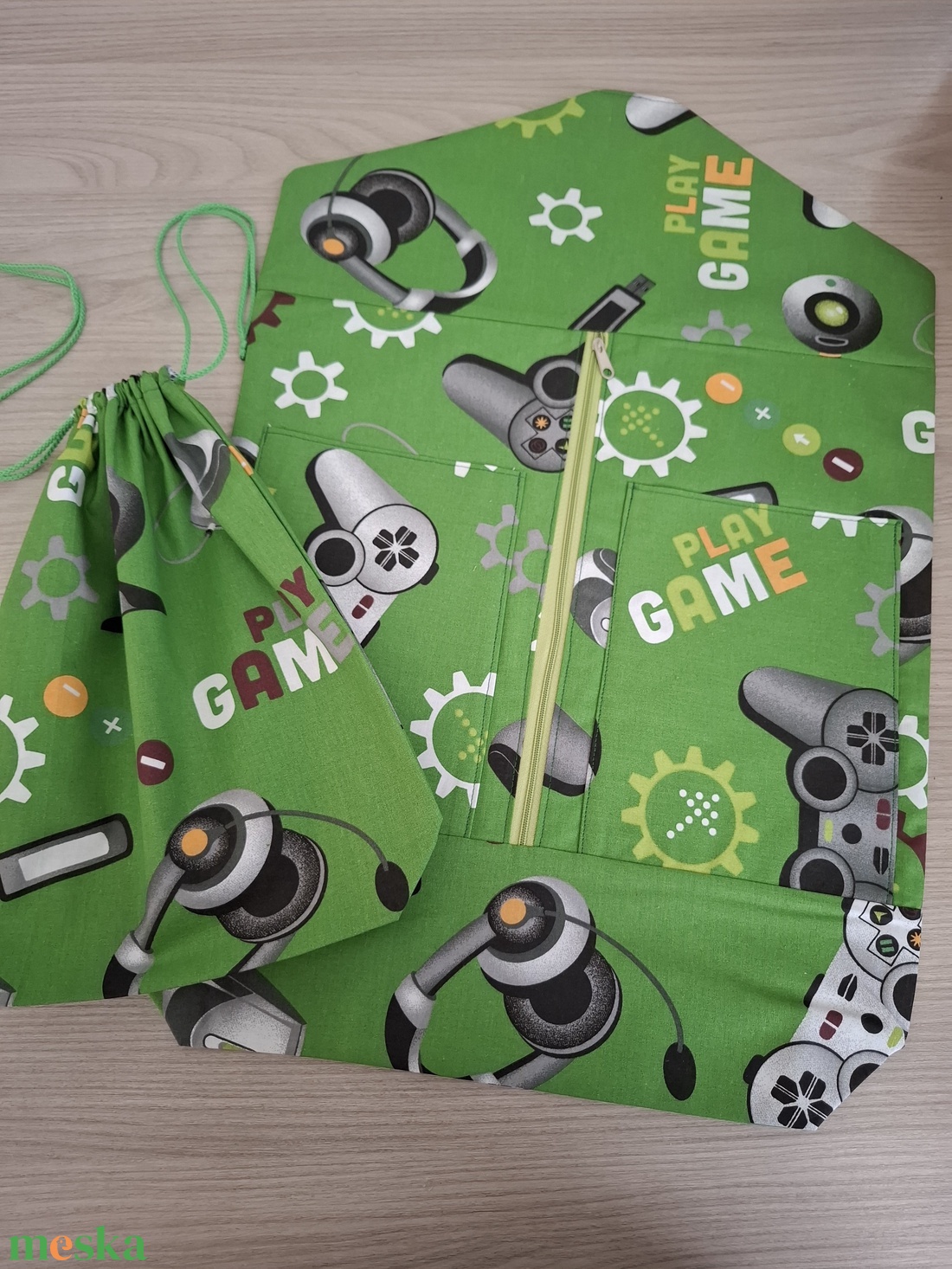 Ovis vagy bölcsis zsák és tornazsák szett kispasiknak - gamer, zöld színvilágban - játék & sport - ovis felszerelés - ovis szett - Meska.hu