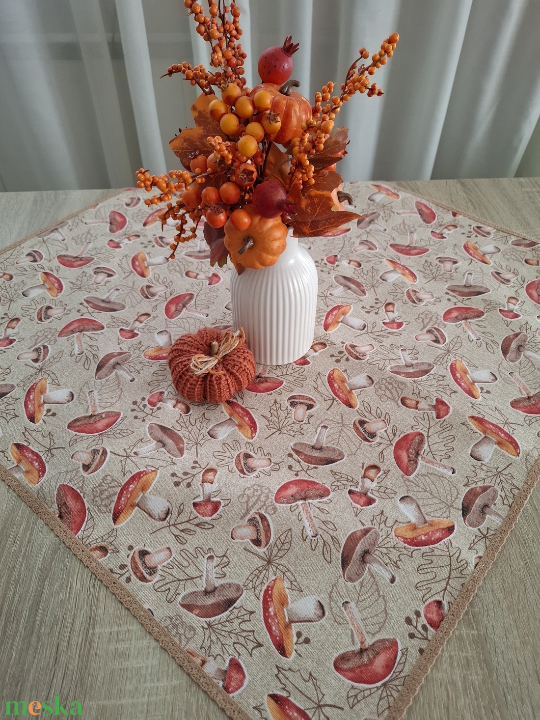 Őszi terítő, asztalközép pamutcsipkével - gombás, őszies natúr színvilágban - otthon & életmód - konyhafelszerelés, tálalás - tálalás - terítő - Meska.hu