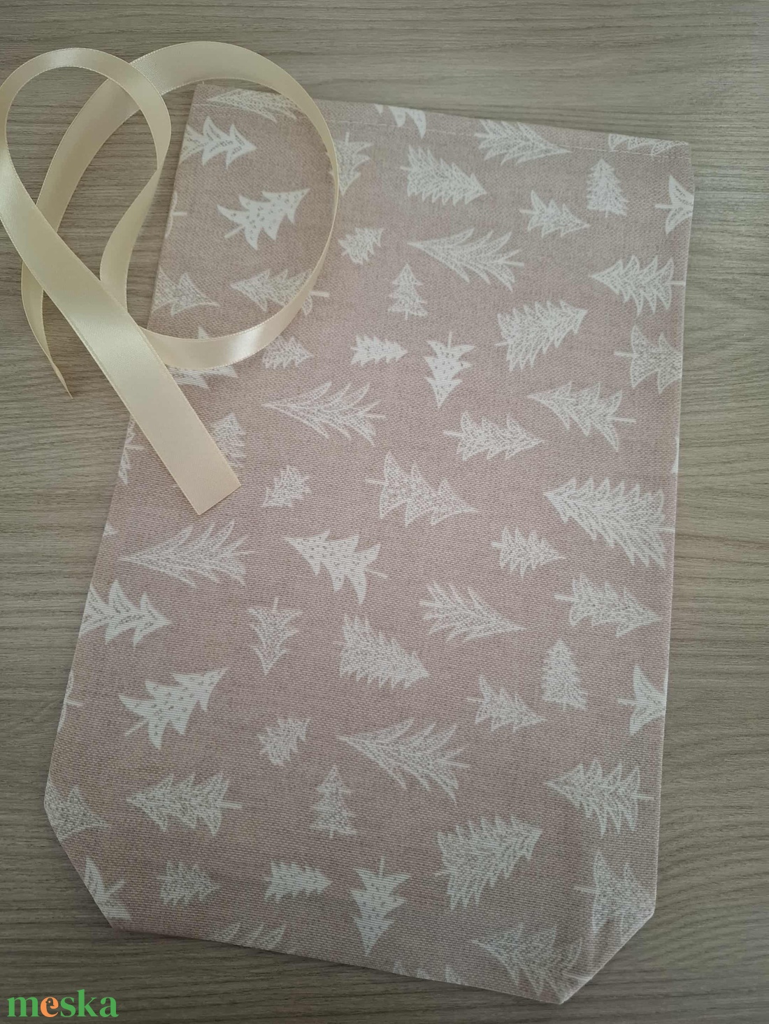 Ajándék zsák - fehér fenyők, natúr alapon - karácsony - mikulás - mikulás zsák - Meska.hu