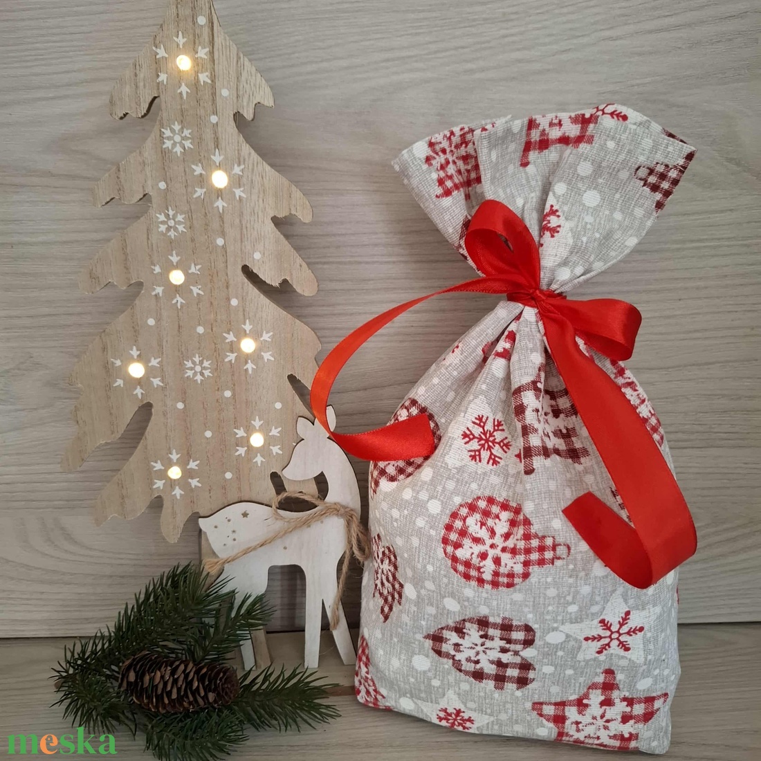 Mikulás zsák - hóesés, karácsonyi díszekkel - karácsony - mikulás - mikulás zsák - Meska.hu