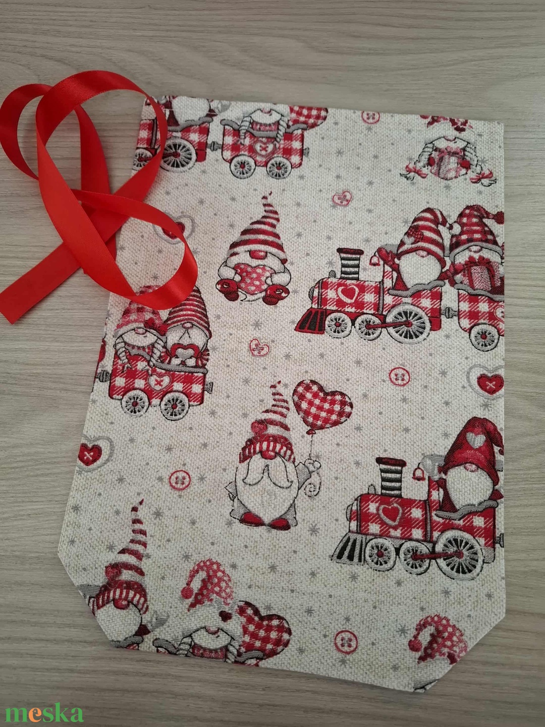 Mikulás zsák - vonatozó manók, bézs - karácsony - mikulás - mikulás zsák - Meska.hu