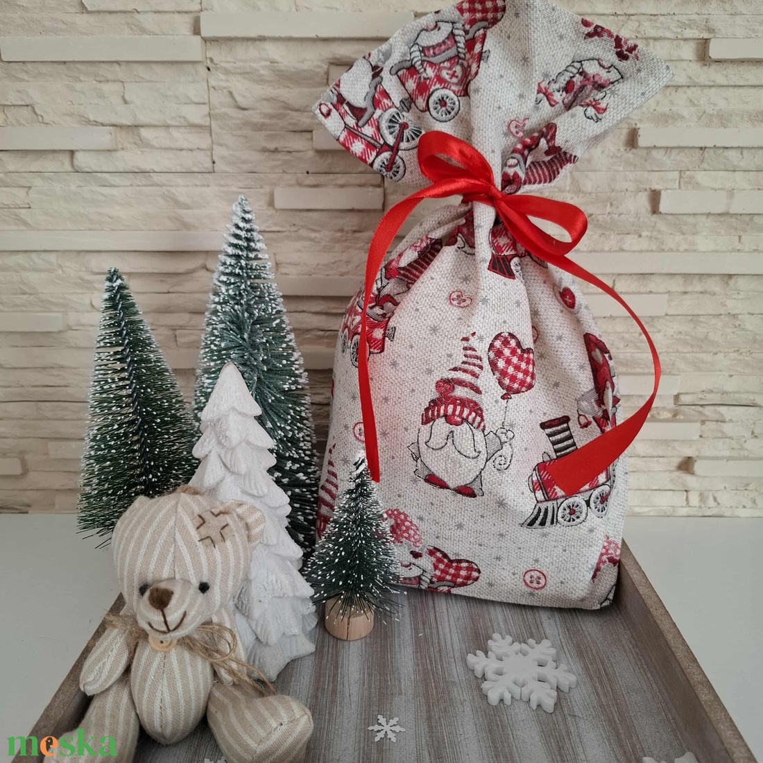 Mikulás zsák - vonatozó manók, bézs - karácsony - mikulás - mikulás zsák - Meska.hu