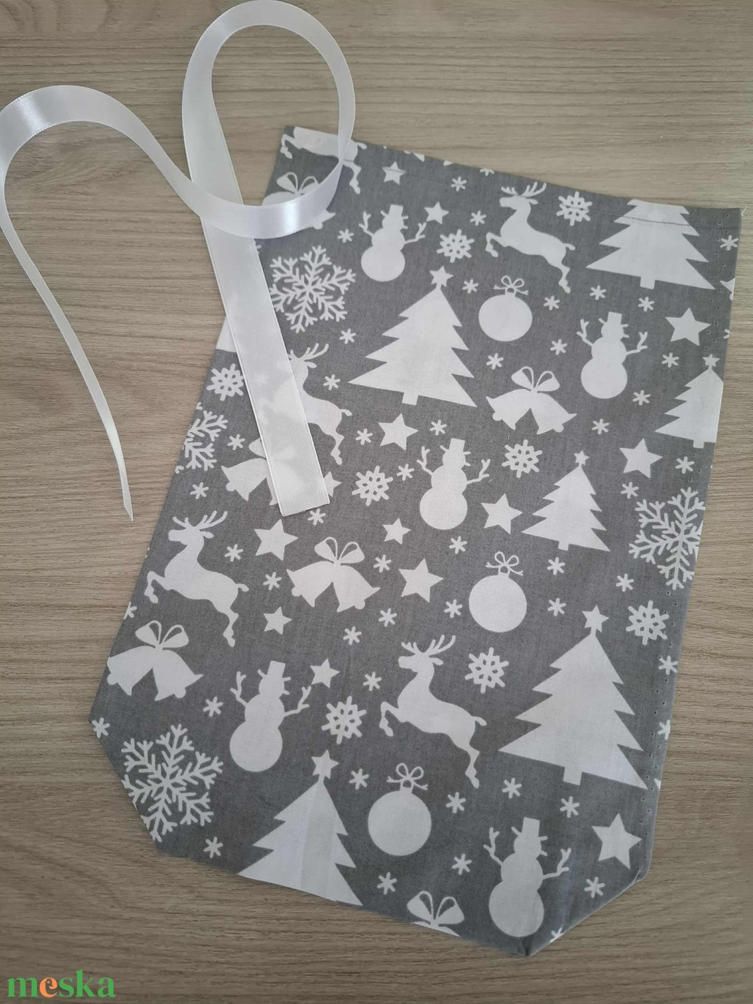 Mikulás zsák - ünnepi minta, fehér-szürke színvilágban - karácsony - mikulás - mikulás zsák - Meska.hu