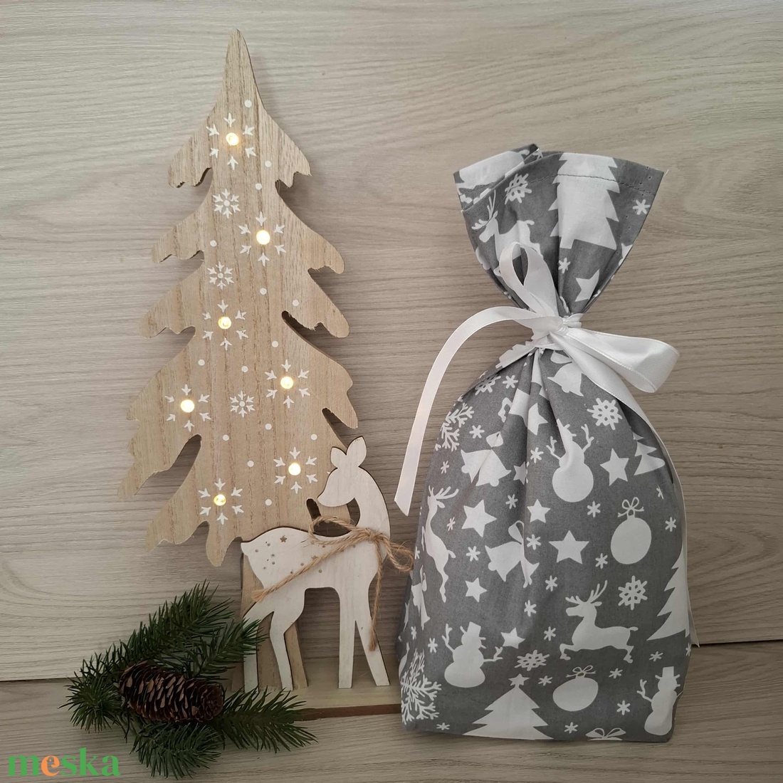 Mikulás zsák - ünnepi minta, fehér-szürke színvilágban - karácsony - mikulás - mikulás zsák - Meska.hu