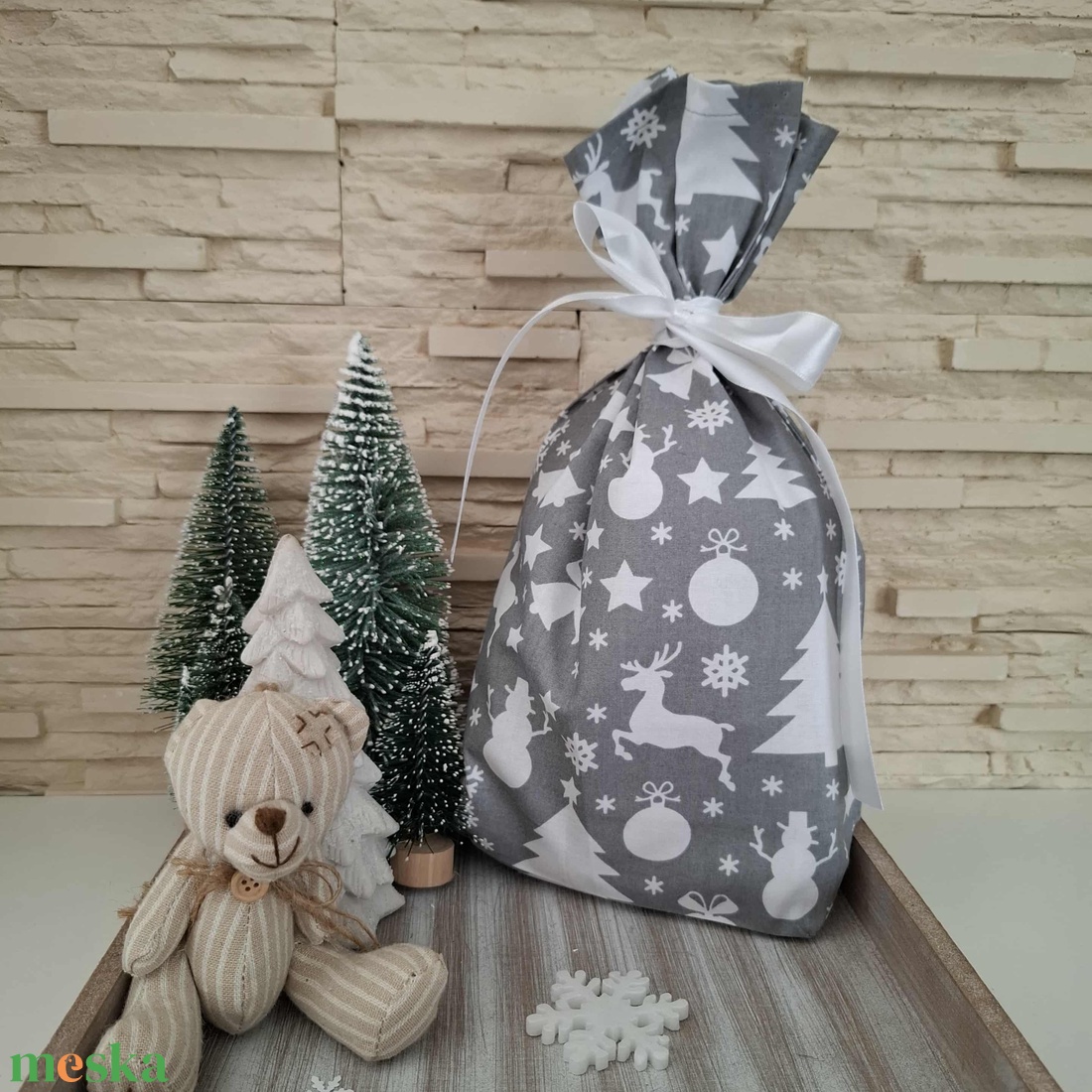 Mikulás zsák - ünnepi minta, fehér-szürke színvilágban - karácsony - mikulás - mikulás zsák - Meska.hu