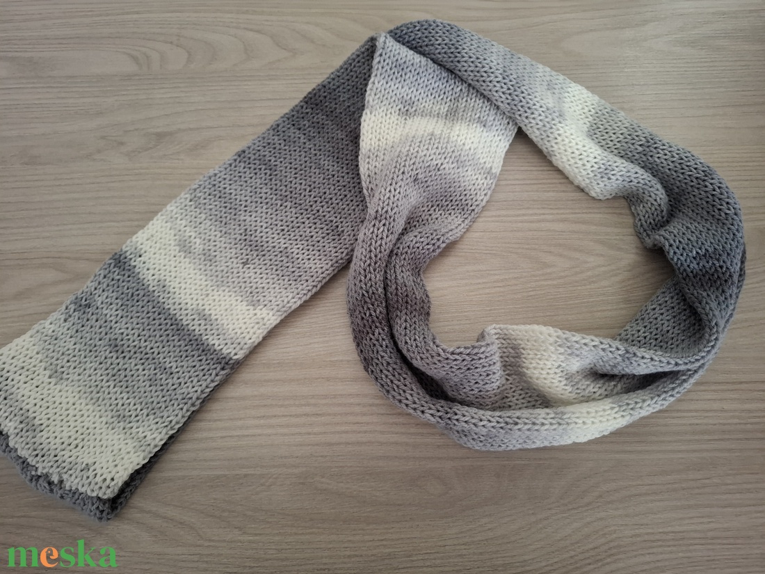 Kötött csősál batikolt fonalból - ezüsthold  - ruha & divat - sál, sapka, kendő - sál - Meska.hu