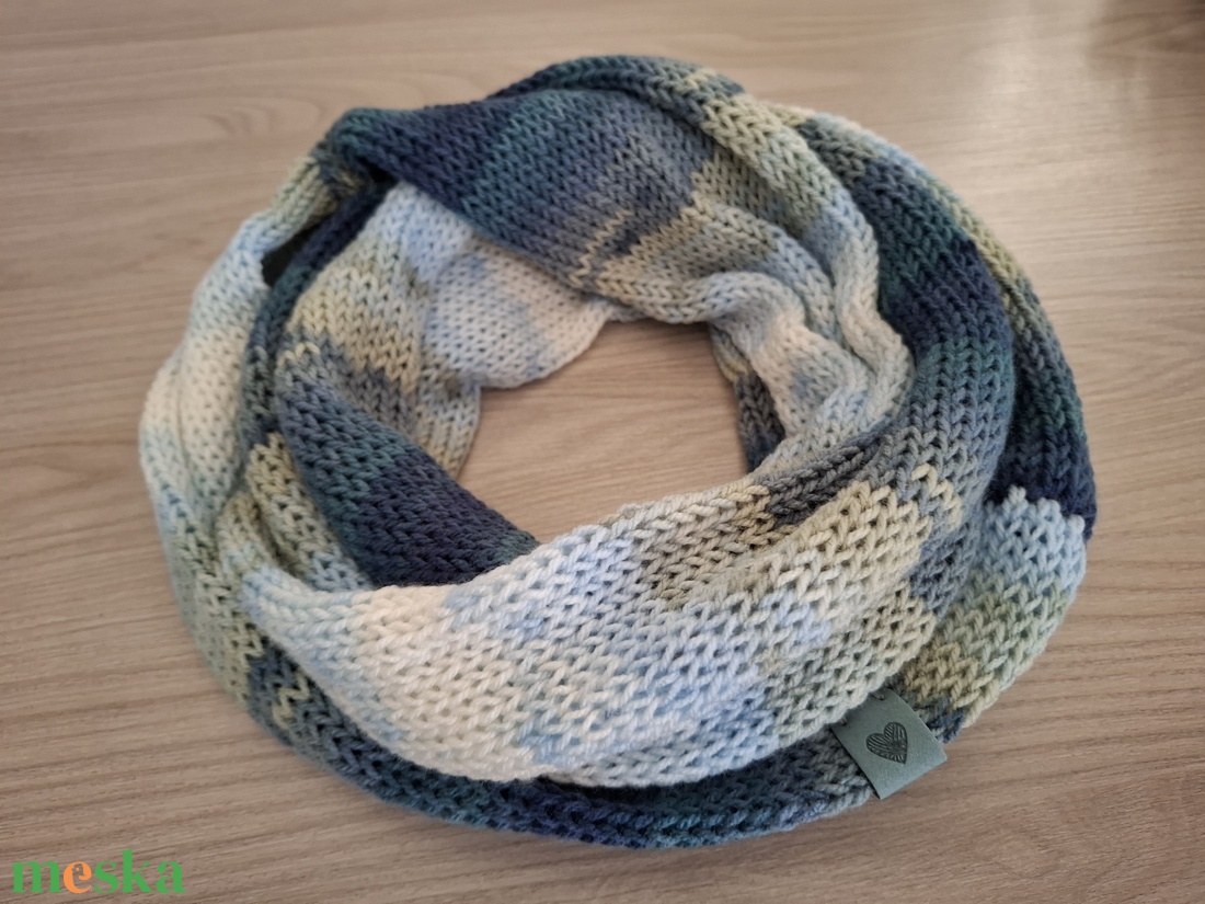 Kötött csősál batikolt fonalból - téli varázslat (zöldes és kékes árnyalatok) - ruha & divat - sál, sapka, kendő - sál - Meska.hu