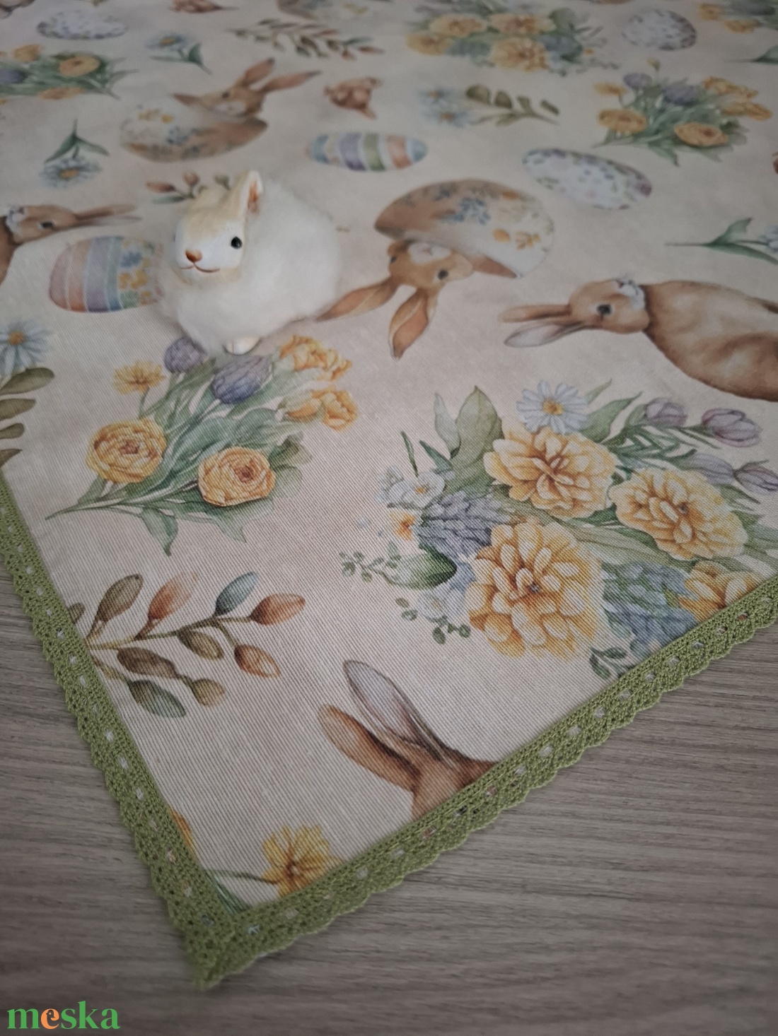 Húsvéti asztalközép nyuszkós, pasztelles színvilágban - otthon & életmód - lakástextil - abrosz, terítő - étkezőabrosz - Meska.hu