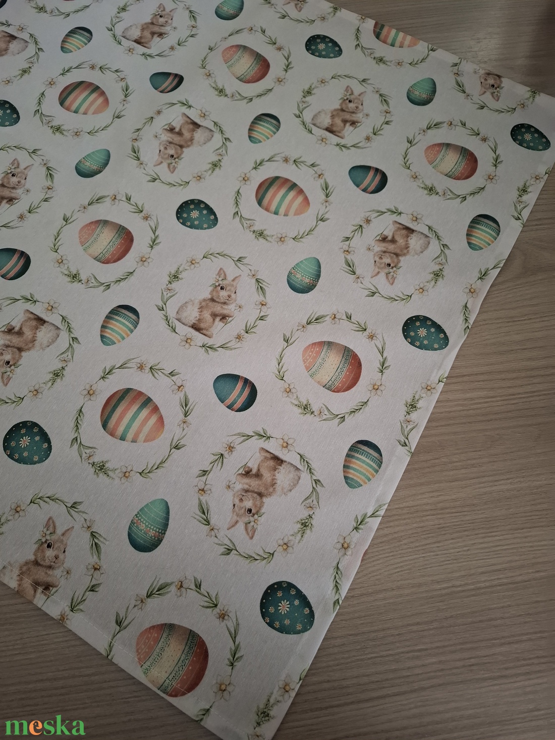 Húsvéti asztalközép nyuszkós, fehér, pasztelles színvilágban - otthon & életmód - lakástextil - abrosz, terítő - étkezőabrosz - Meska.hu