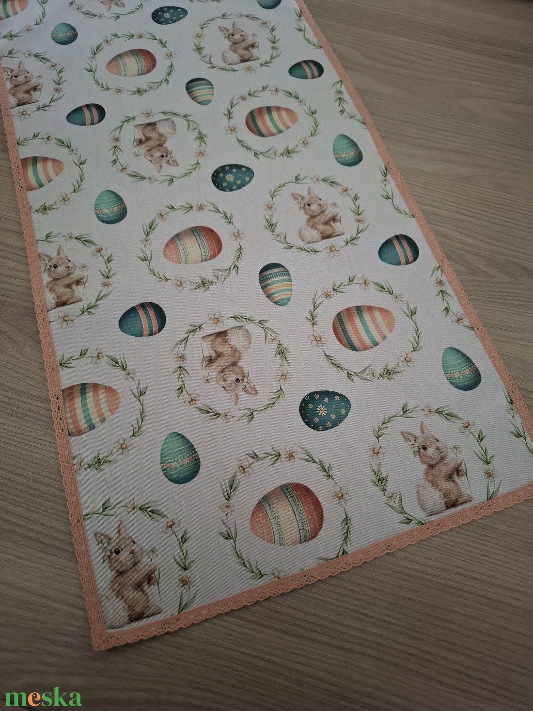 Húsvéti asztali futó terítő - nyuszkós, fehér, pasztelles színvilágban - otthon & életmód - lakástextil - abrosz, terítő - étkezőabrosz - Meska.hu