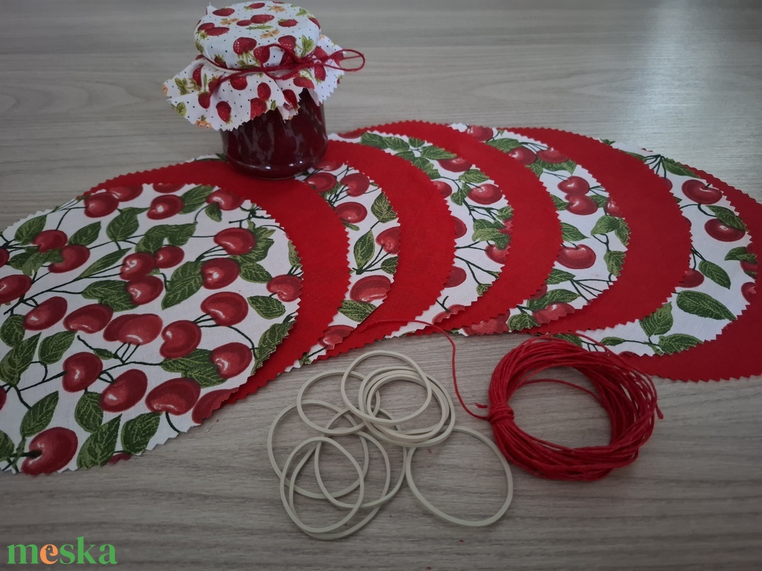 Befőttes tető szett - 10 db-os, meggyes és piros variáció (meggy, cseresznye) - otthon & életmód - konyhafelszerelés, tálalás - konyhai textil - edényfogó & edényfedő - Meska.hu