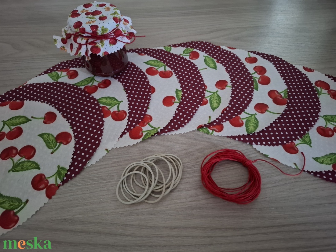 Befőttes tető szett - 12 db-os - meggyes és bordó pöttyös variációk (meggy, cseresznye) - otthon & életmód - konyhafelszerelés, tálalás - konyhai textil - edényfogó & edényfedő - Meska.hu