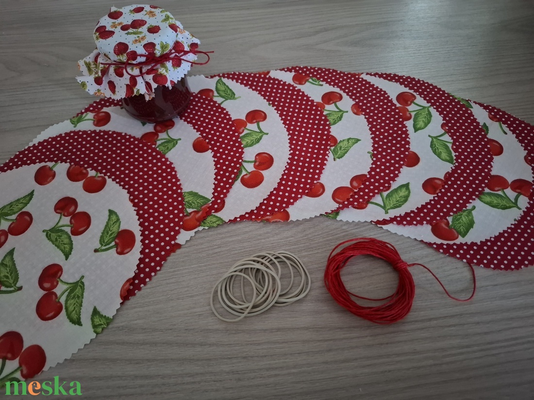 Befőttes tető szett - 12 db-os - meggyes és piros pöttyös variációk (meggy, cseresznye) - otthon & életmód - konyhafelszerelés, tálalás - konyhai textil - edényfogó & edényfedő - Meska.hu