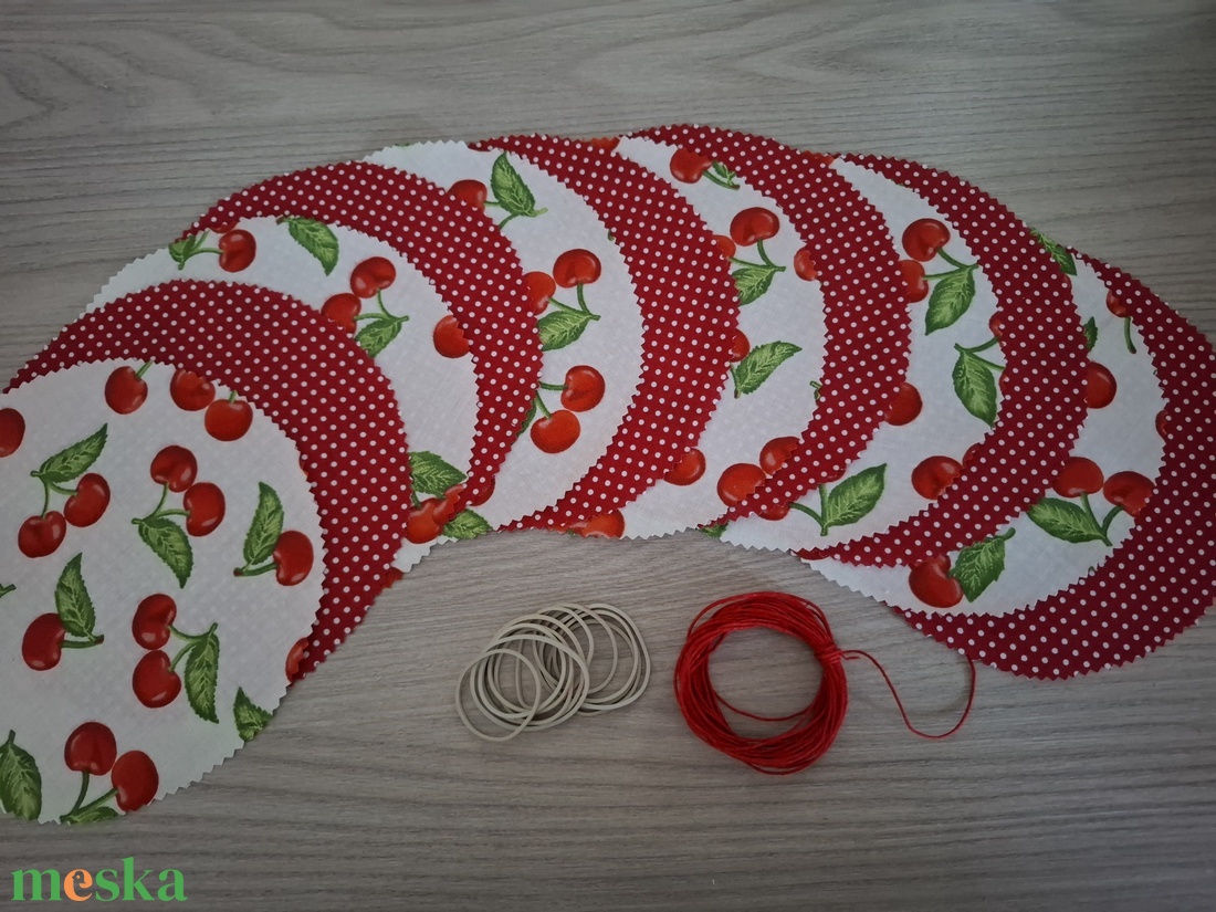 Befőttes tető szett - 12 db-os - meggyes és piros pöttyös variációk (meggy, cseresznye) - otthon & életmód - konyhafelszerelés, tálalás - konyhai textil - edényfogó & edényfedő - Meska.hu