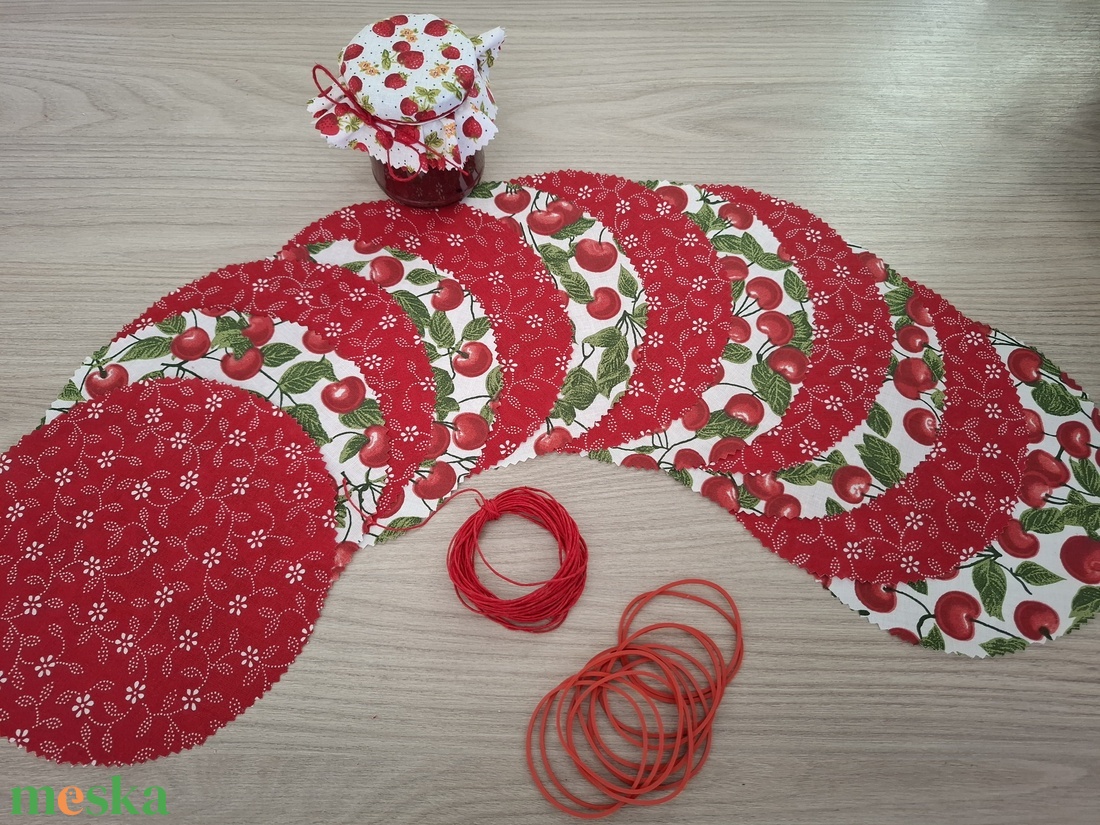 Befőttes tető szett - 12 db-os, cseresznyés és piros alapon mintás (meggy, cseresznye) - otthon & életmód - konyhafelszerelés, tálalás - konyhai textil - edényfogó & edényfedő - Meska.hu