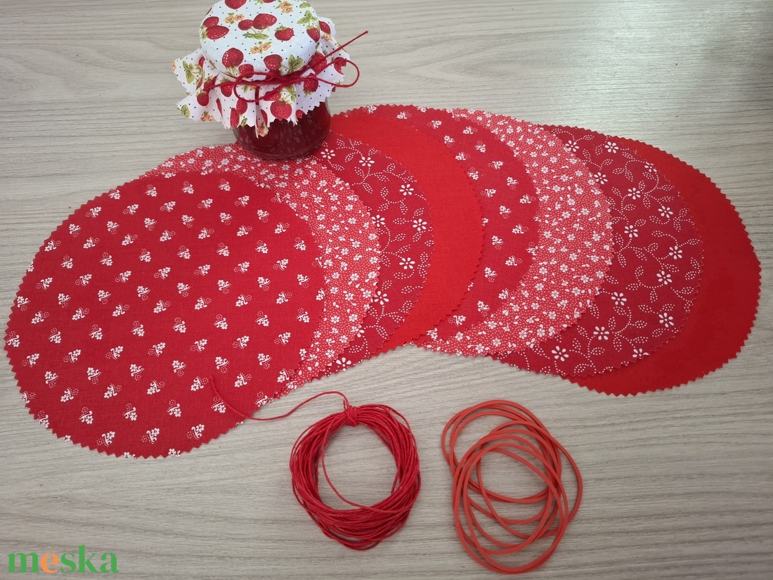 Befőttes tető szett - 8 db-os, piros variációk (meggy, cseresznye) - otthon & életmód - konyhafelszerelés, tálalás - konyhai textil - edényfogó & edényfedő - Meska.hu